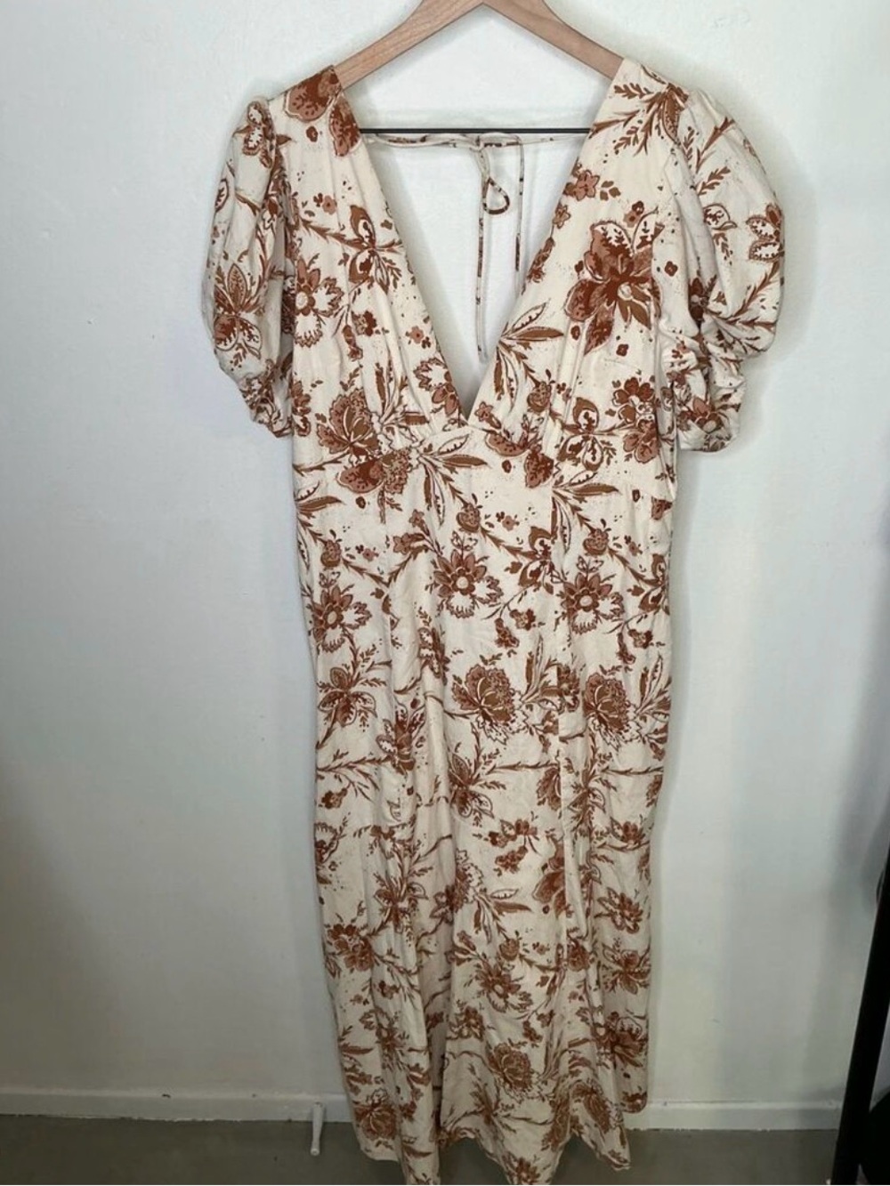 Abercrombie & Fitch Puff Sleeve Slim Poplin Midi Dress | Large in Brown and Crea